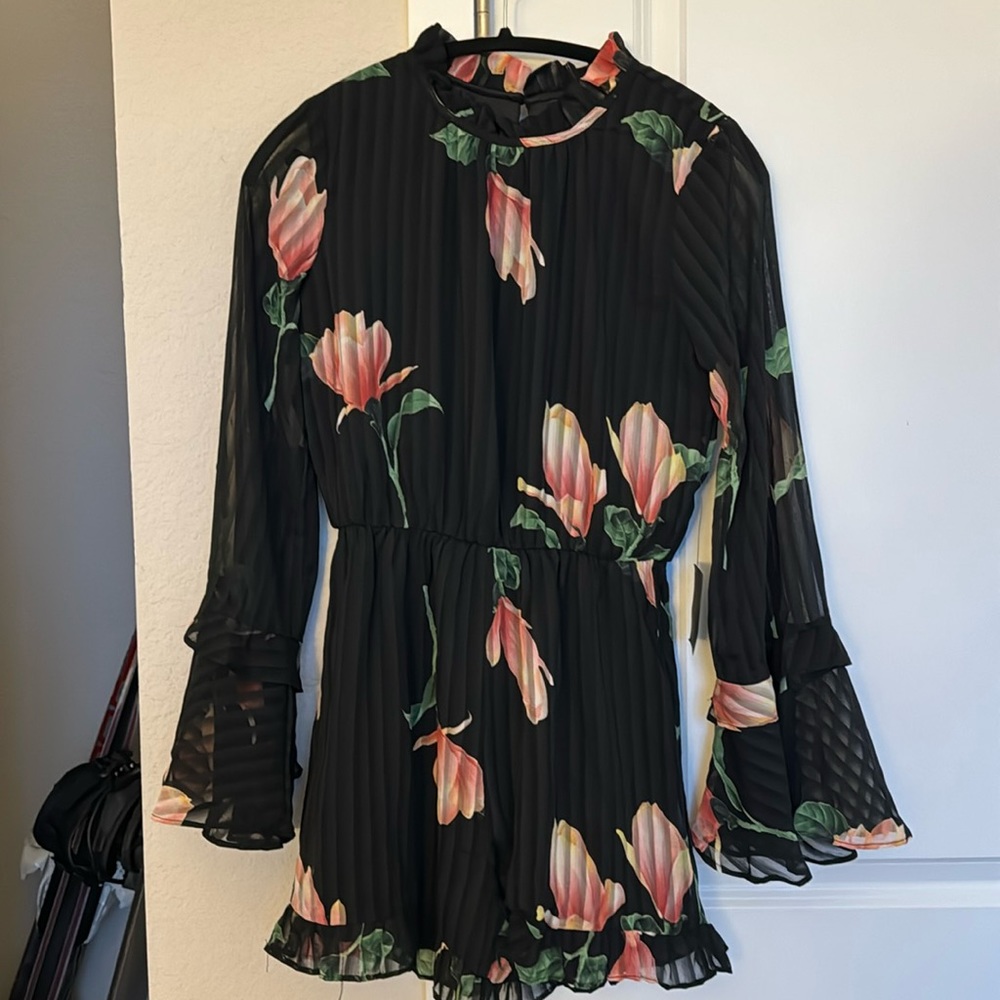 LULUS NEW WITH TAGS ROMPER SIZE S